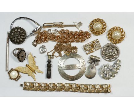 A box of vintage jewellery 