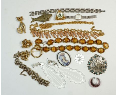 A box of vintage jewellery plus chandelier drops 