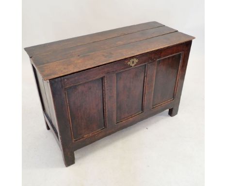 A 17th century elm coffer with triple panel front, 108 x 47 x 72cm 