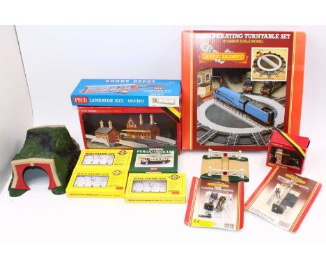 Large box containing scenic items all Hornby unless stated otherwise: R414 operating turntable; R593 Town Station; R505 water