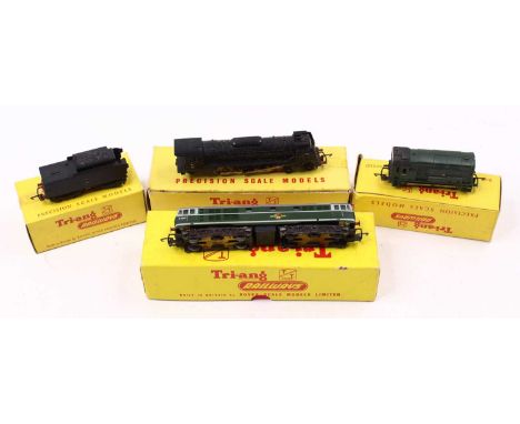 Triang TT 3mm scale items: T591 4-6-2 Continental Pacific loco with T592 tender (VG) (BG-VG); T96 diesel loco D5501 green (E)