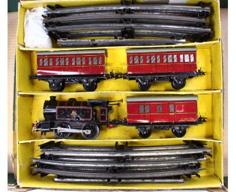 Two Hornby 0-gauge clockwork sets: 1947-54 No.201 comprising No.101 0-4-0 LNER No.460 tank loco, green with 3 wagons and a fo