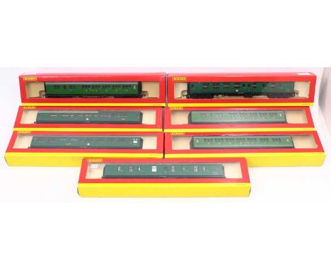 Seven Hornby Southern &amp; BR(S) coaches, green: R4009A Comp; 2 x R4008A 3rd class; Mk1 coaches - R 4114 brake; R4115 Comp; 