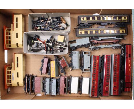 Tray of various Hornby-Dublo items: TPO 3-rail coach (E); 2 x D14 br/2nd and one 1st/3rd suburban coaches missing some wheels