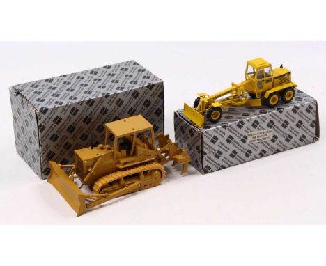 A Conrad group of 2 earth moving construction boxed models 1/50 scale to include No. 291 Fiat Allis 41B Crawler Dozer, No. 28