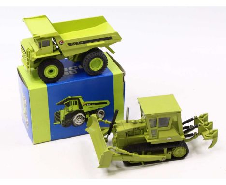 NZG/Conrad, two 1/40 and 1/50 scale boxed earthmoving/construction models to include a No. 264 Terex 82/50 Bowser in green, w