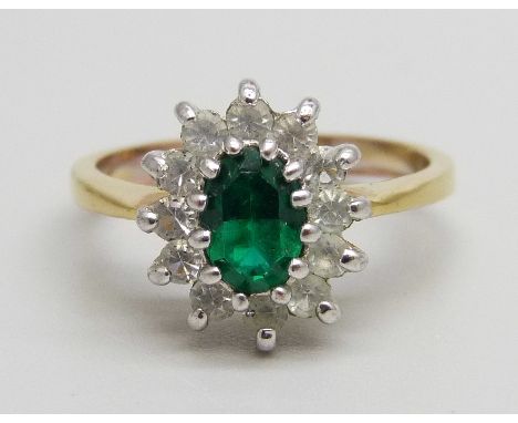 A green and white stone cluster ring, Q 