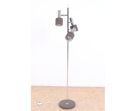 Geborsteld aluminium en verchroomd stalen vintage vloerlamp met 3 verstelbare kappen, ontwerp Arnold Berges voor Staff Leucht