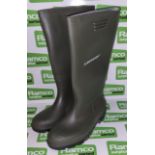 3x pairs of Dunlop wellington boots - Pricemastor Green / Black - 380VP - size 4