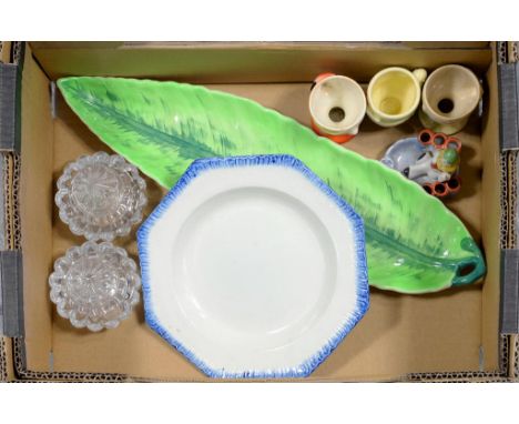 AN OCTAGONAL PEARLWARE PLATE, WITH SHELL MOULDED UNDERGLAZE BLUE BORDER, 21CM D, C1800, A CARLTON WARE LEAF DISH, A PAIR OF L