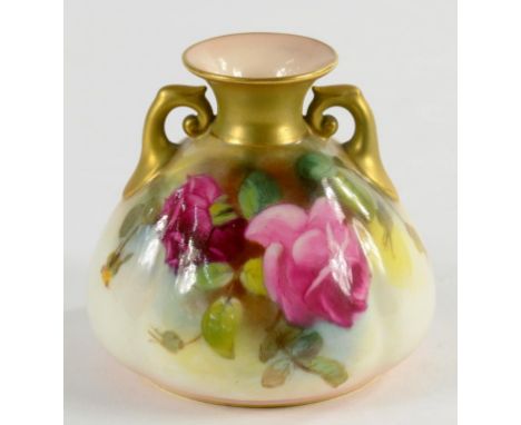 A ROYAL WORCESTER SACK SHAPED VASE, PAINTED WITH HADLEY ROSES, 8CM H, PRINTED MARK, EARLY 20TH C