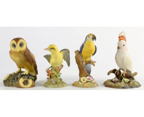 THREE ROYAL CROWN DERBY BIRDS, MACAW 17CM H, PRINTED MARK, PAINTED TITLES AND A CROWN STAFFORDSHIRE MODEL OF AN ORIOLE BY J T