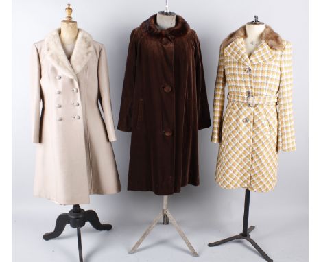 A quantity of ladies costume, comprising: a 1950s brown velvet coat with an ermine collar, a 1970s pale brown tweed coat with