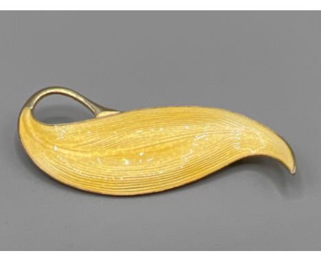 Finn Jensen norway sterling silver yellow enamel leaf brooch. In good working condition