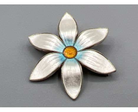 Andersen and Scheinpflug Oslo sterling silver and enamel daisy brooch. In good condition