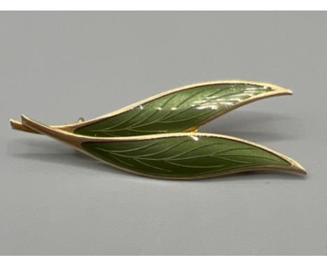 Thune Oslo norway silver and enamel leaf brooch. In good condition