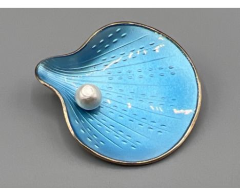 Beautiful Rare Finn Jensen shell oyster and pearl silver enamel brooch. In great condition