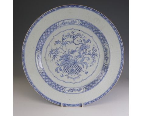 An 18thC Chinese porcelain pencil-style Charger, Yongzheng, decorated with ornate flower basket to the well, within moulded b