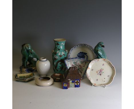 A quantity of decorative 20thC Chinese Ceramics, comprising a crackleware Bottle Vase, H 24cm, a Vase depicting dragons, H, a