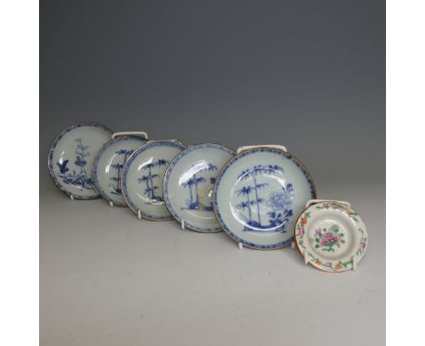 A Chinese Nanking Cargo blue and white porcelain Saucer, of underglaze decoration, D 13cm, together with a matched set of fou