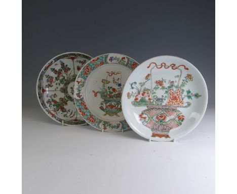 A Chinese Kangxi famille verte porcelain Plate, with colourful enamels of a flower basket and underglaze blue pictorial mark 