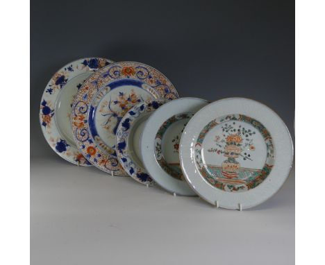 An 18thC Chinese porcelain Imari palette Charger, probably Kangxi/Yongzheng, the well decorated with flower basket in undergl