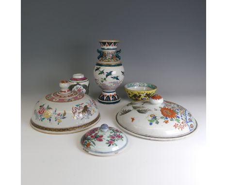 A 19thC Chinese famille rose porcelain Tureen Lid, decorated in colourful enamels interior and exterior, D 20.5cm x H 11cm, t