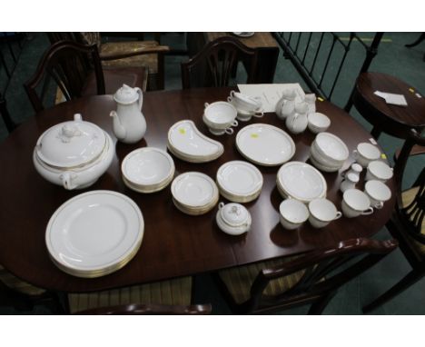 Royal Worcester Contessa pattern tea and dinner service 