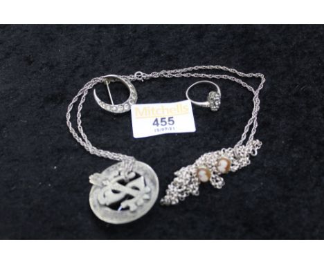 Small collection of silver jewellery rings, brooches, chain