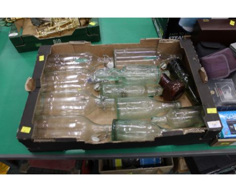 Box of vintage bottles, COD bottles, etc. 