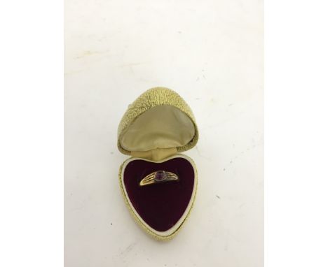 An 18ct gentleman's ring set with faceted cabochon ruby