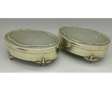 A pair of silver trinket boxes by Walker & Hall, Birmingham 1910, total weight with liners, 363.3g, a/f
