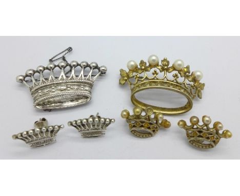 Two sterling silver 'crown' brooch and earring sets, 40.1g, one earring lacking pearl