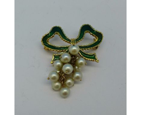 An 18ct gold, enamel and pearl bow brooch, 10.6g, width of bow 32mm