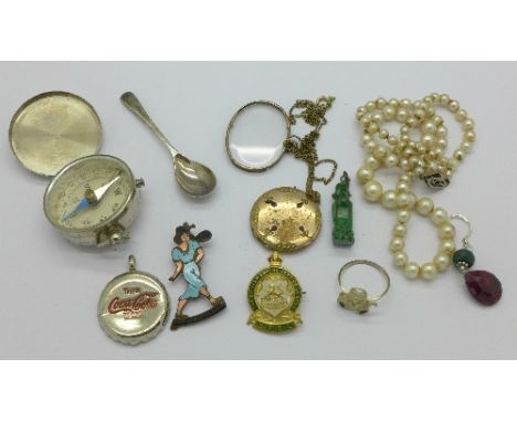 A compass, a pearl necklace, a Lambeth Walk badge, a locket, etc.