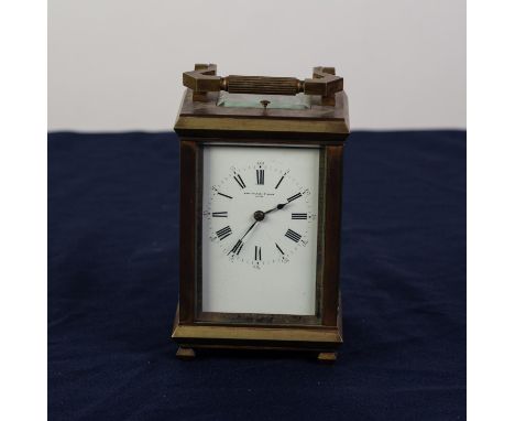 EARLY 1900s BRASS CASED CARRIAGE CLOCK, the repeater movement striking on a coiled gong, the white enamel Roman dial with Ara