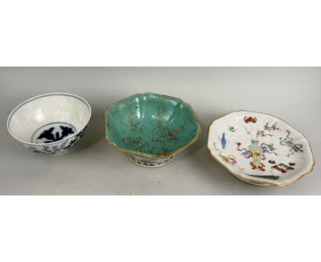 THREE CHINESE CERAMIC BOWLSOne with six character mark to verso.15cm W
