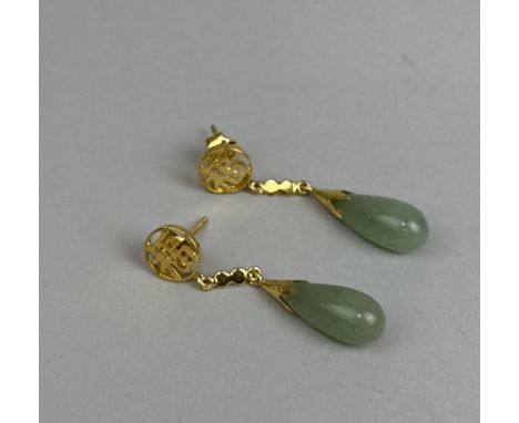 A PAIR OF CHINESE YELLOW METAL AND JADE EARRINGS,Weight: 3.9gms