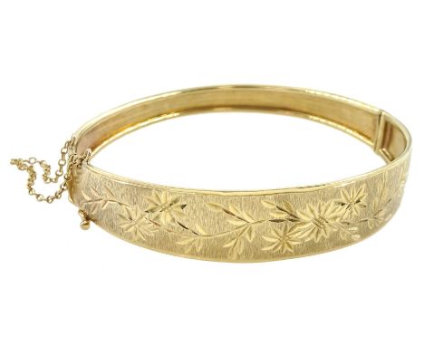 9ct gold hinged bangle with bright cut foliate decoration, stamped 375Condition Report:Approx 10.15gm, inner circumference = 
