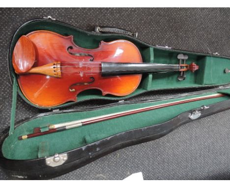 A modern Chinese violin, case and bow