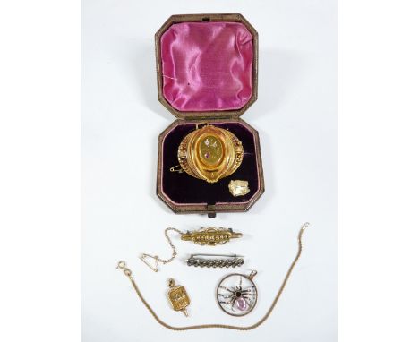 VICTORIAN &amp; LATER GOLD &amp; OTHER METAL JEWELLERY- 6 ITEMS to include a diamond and Ruby set pinchbeck brooch, 4.5cms ac