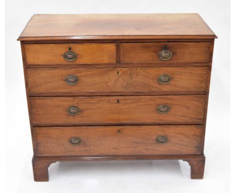 19th century mahogany chest of drawers, the moulded top over two short and three graduated long drawers with boxwood banding 