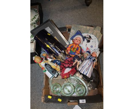 A TRAY OF SUNDRIES TO INC A VINTAGE GLASS DRESSING TABLE SET, A MODERN GLASS CLOCK ETC