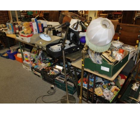 A SELECTION OF PROJECTOR EQUIPMENT ETC TO INC A PORTABLE OVERHEAD PROJECTOR ETC TOGETHER WITH THREE ANGLE POISE TABLE LAMPS