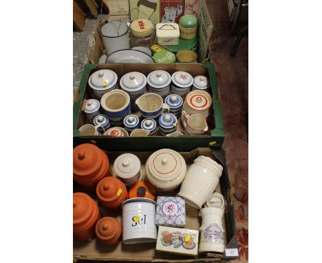 THREE TRAYS OF KITCHENALIA TO INCLUDE MODERN AND VINTAGE STORAGE JARS, ENAMEL ITEMS ETC 