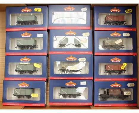 Bachmann: A collection of twelve boxed Bachmann wagons, OO gauge, comprising, 37-537C, 37-377G, 37-226E, 37-250F, 37-250G, 37