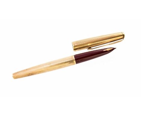 Parker 61 9 carat gold fountain pen, engine turned barley stripe design, with Burgundy nib section, hallmarked London 1963, b