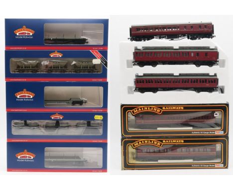 Bachmann Brach-Line 00-gauge goods wagons, boxed - 37-500Y Set of 24T Hopper Wagons BR Grey 'Iron Ore' (Weathered), 33-929 30