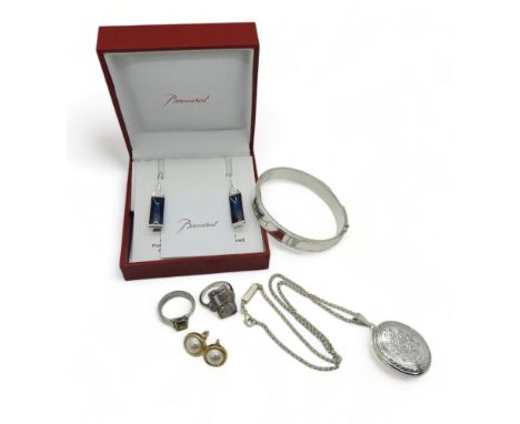 A pair of Bacarrat glass earrings, a silver bangle, locket rings etc Condition Report:No condition report available.