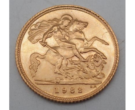 Elizabeth II&nbsp;2nd portrait&nbsp;½ Sovereign 1982&nbsp; Obverse- Second crowned portrait of HM Queen Elizabeth II right, w